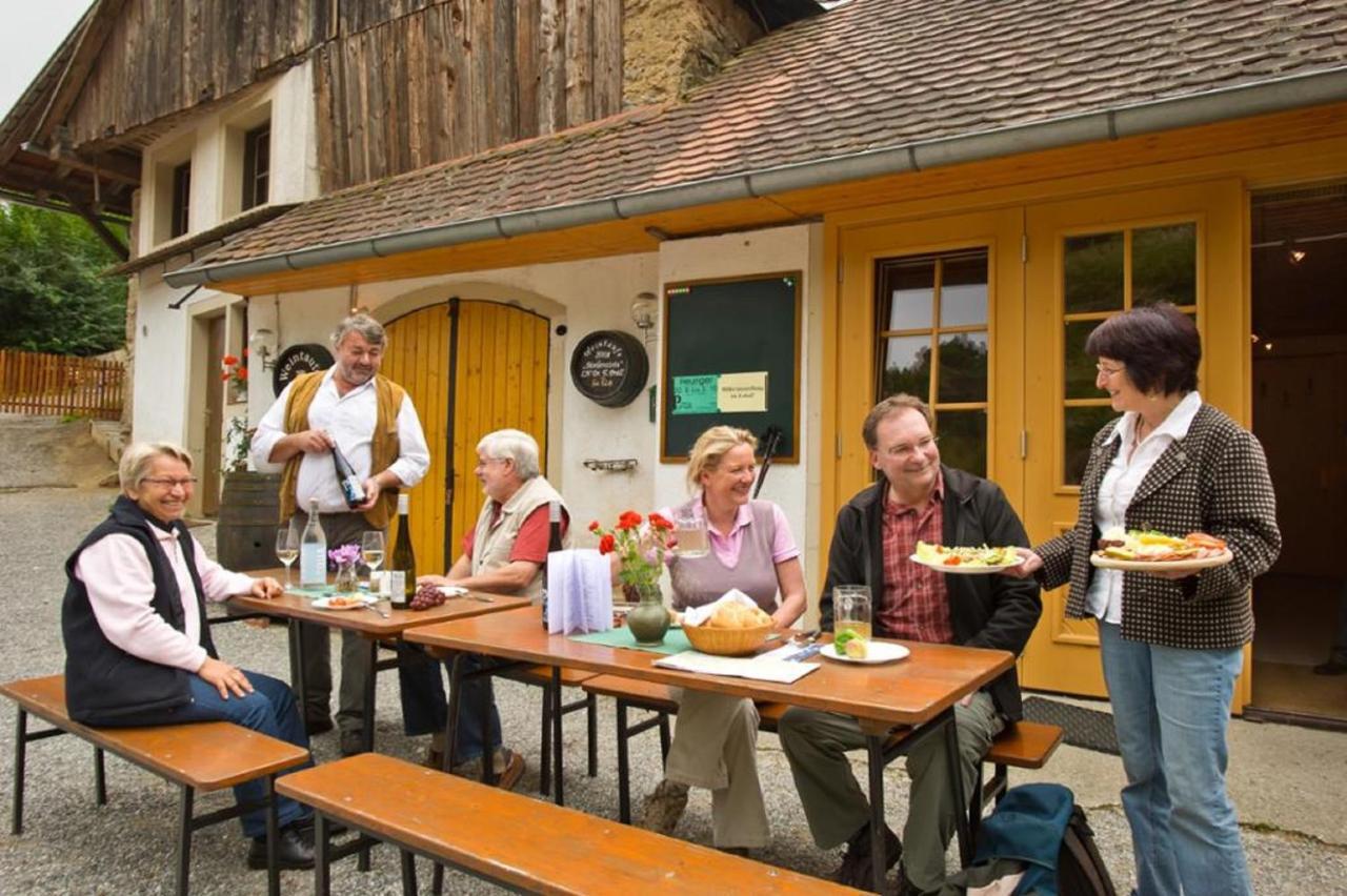 Weingut Und Ferienwohnung Pomassl Weissenkirchen in der Wachau Exterior foto